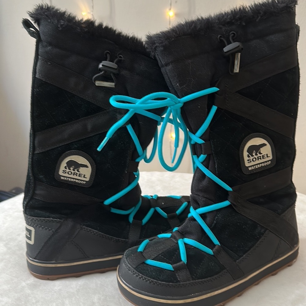 Sorel Black and turquoise lace up rain/winter boots.